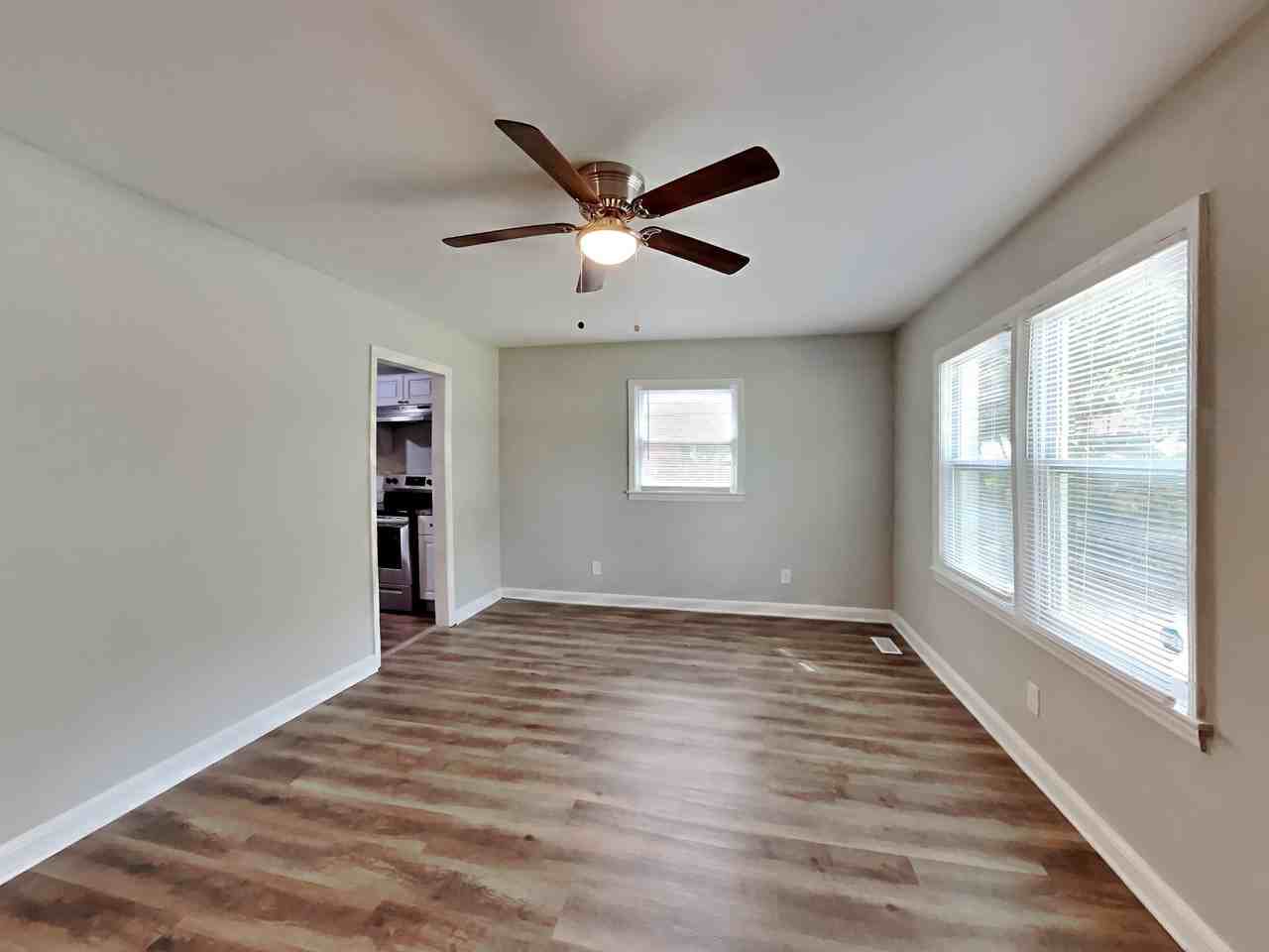 505 Sinclair St - Photo 4 of 18