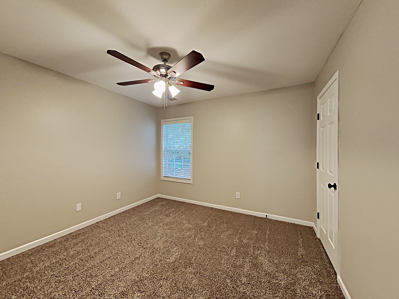 2184 Longmont Dr - Photo 4 of 24
