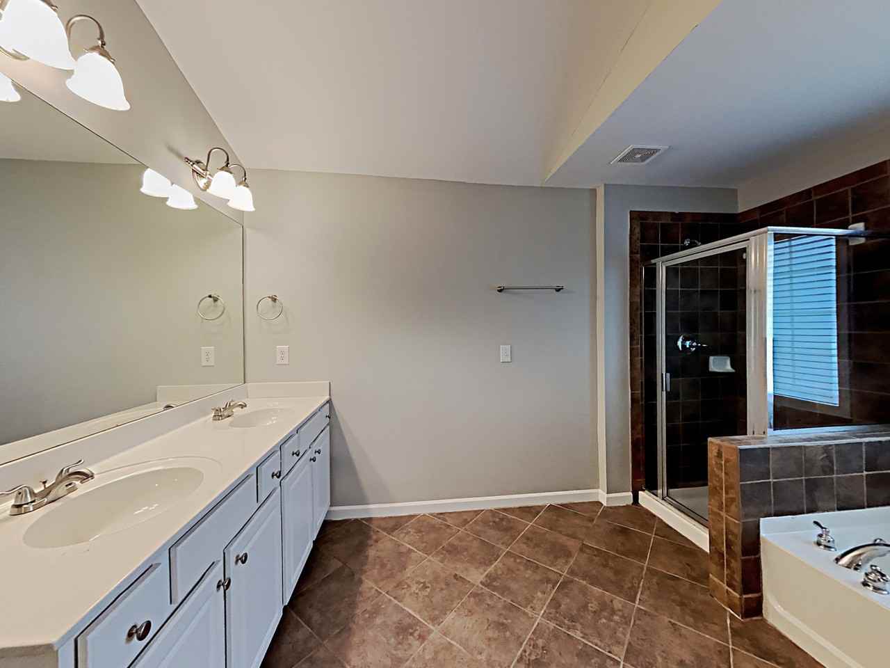 2184 Longmont Dr - Photo 5 of 24