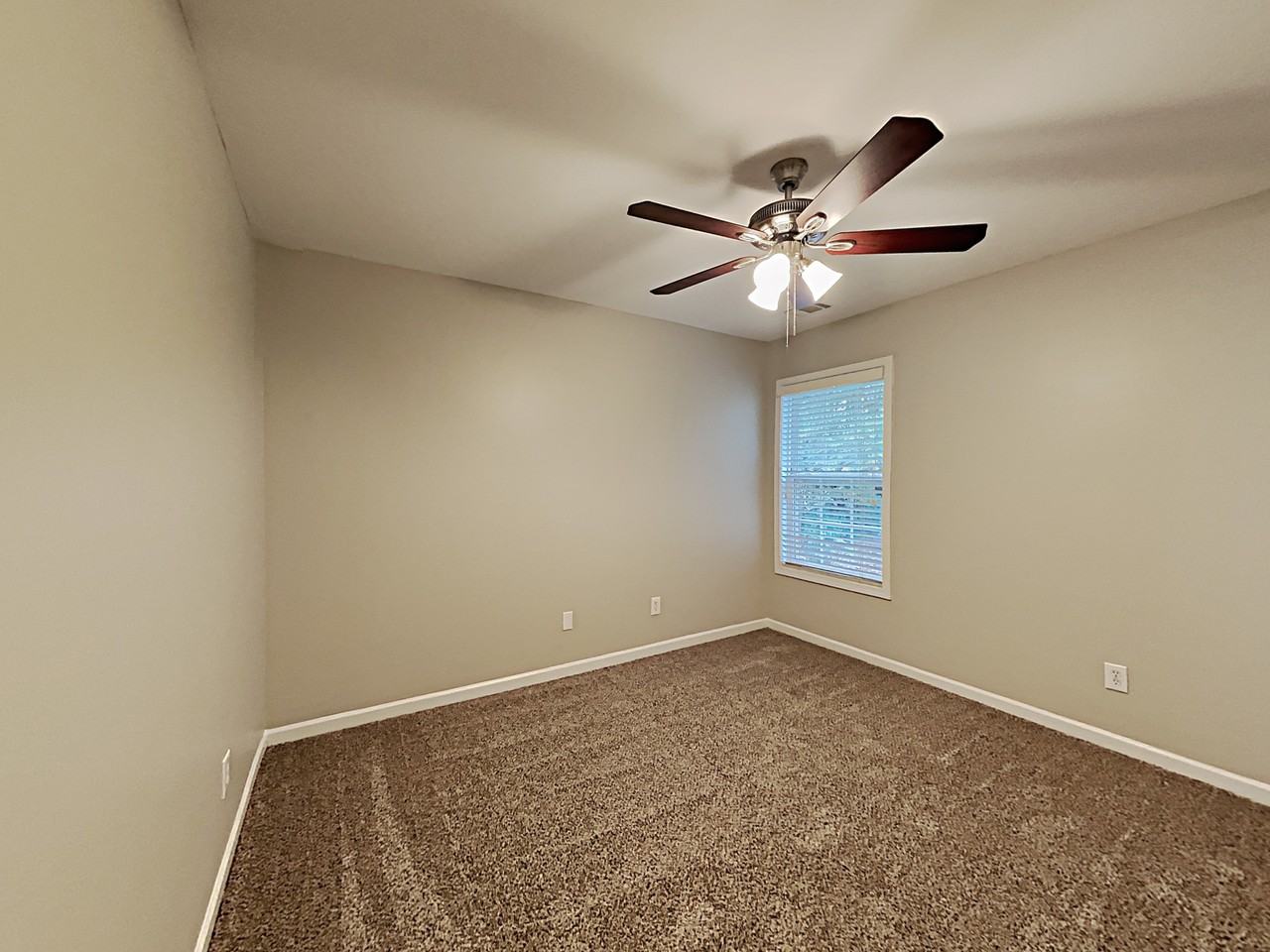 2184 Longmont Dr - Photo 6 of 24