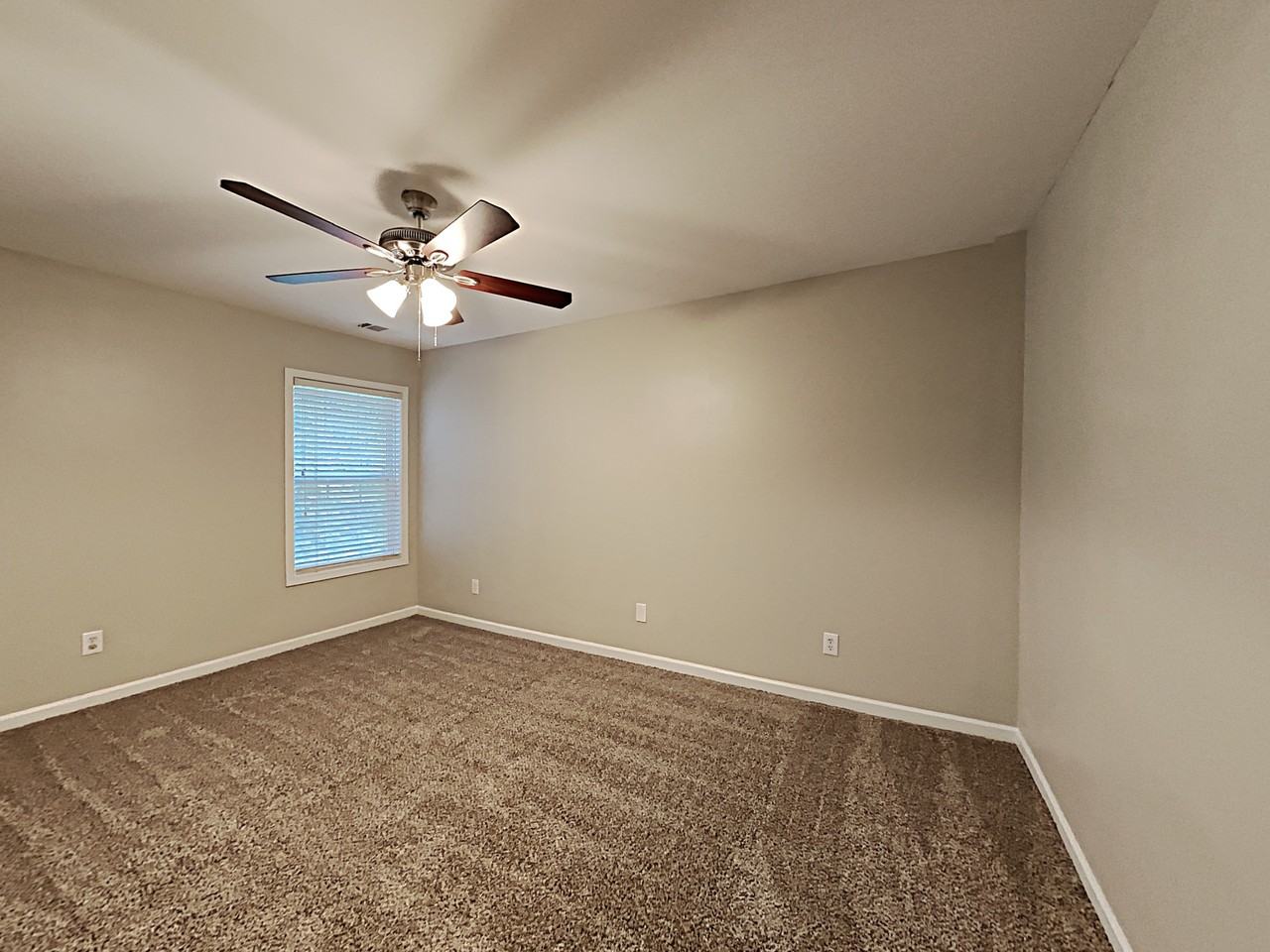 2184 Longmont Dr - Photo 7 of 24