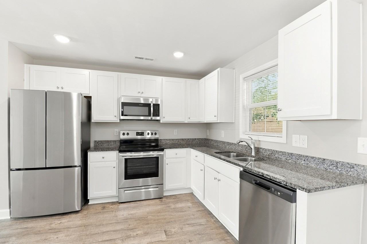 155 Mckinnon Ave Ne - Photo 7 of 18