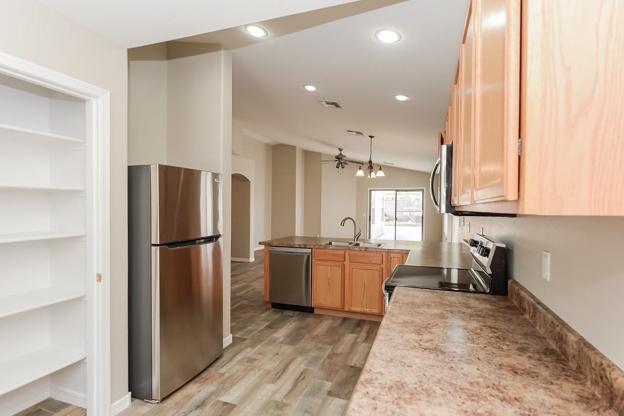 2033 W Green Tree Dr - Photo 4 of 16