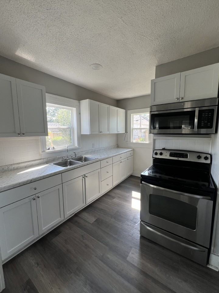 3406 2nd Ave - Photo 2 of 32