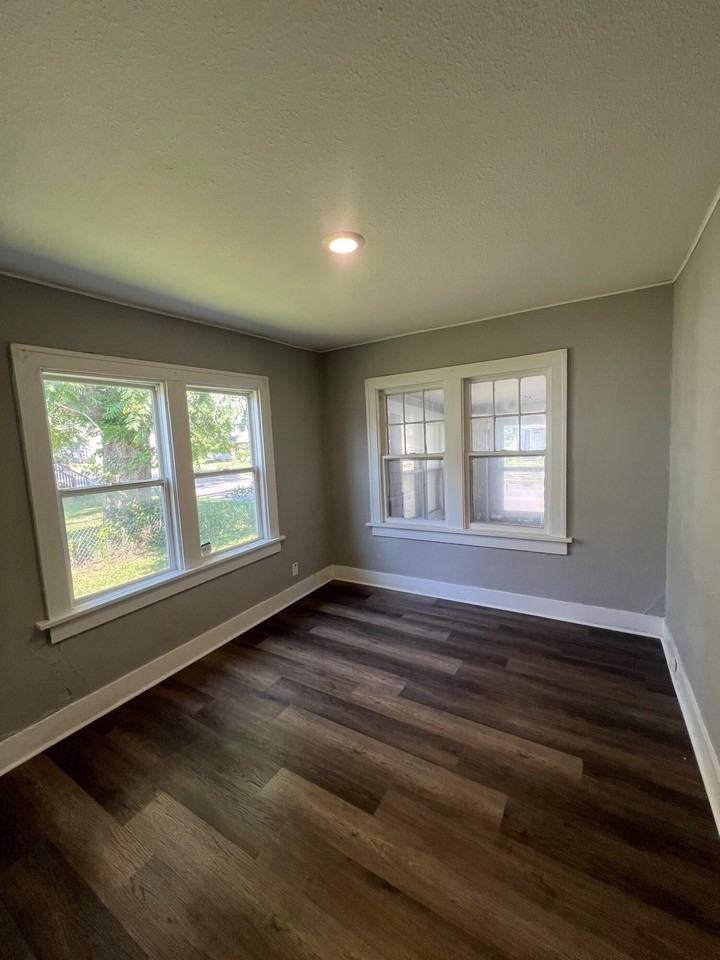 3406 2nd Ave - Photo 4 of 32