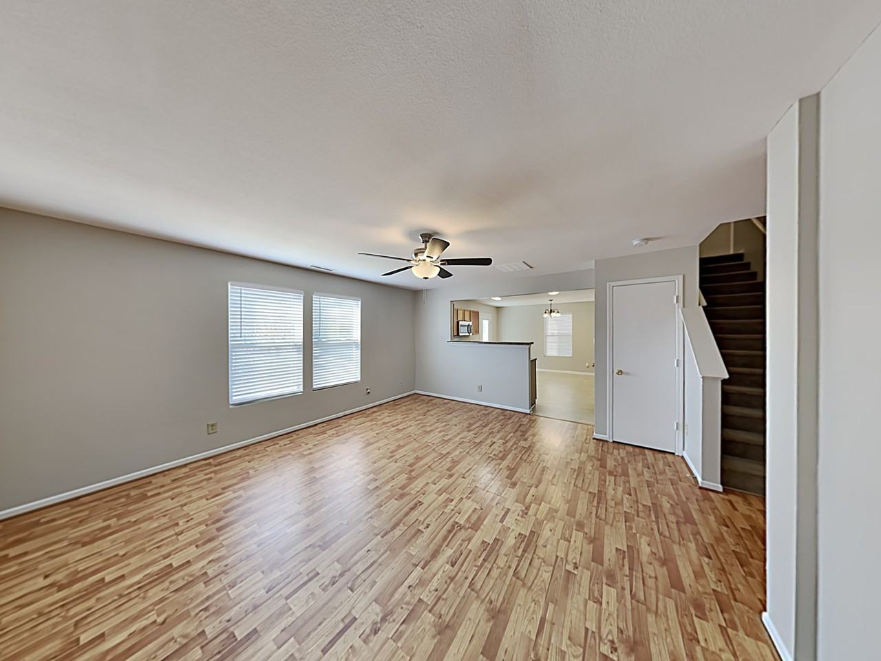 4166 Lakewood Glen Dr - Photo 3 of 29