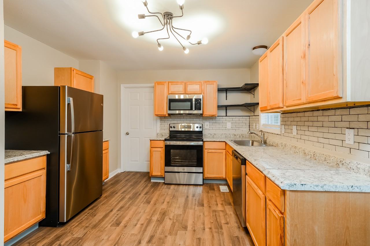 7000 Taunton Dr - Photo 4 of 16