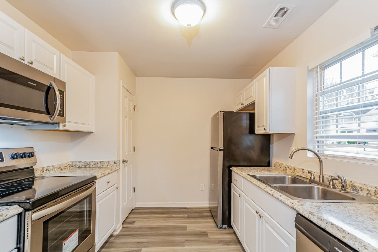 2855 Filbert St - Photo 6 of 18