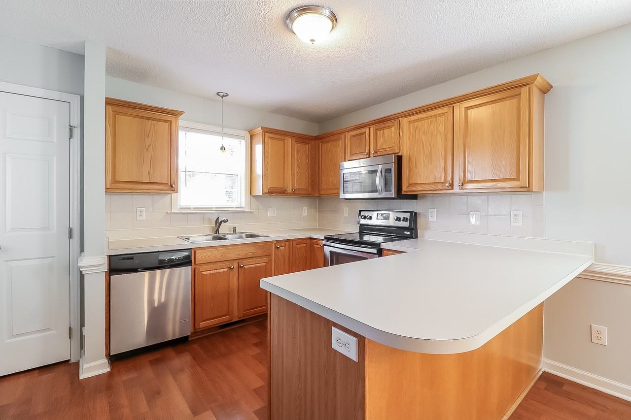 928 Shannondale Dr - Photo 5 of 18
