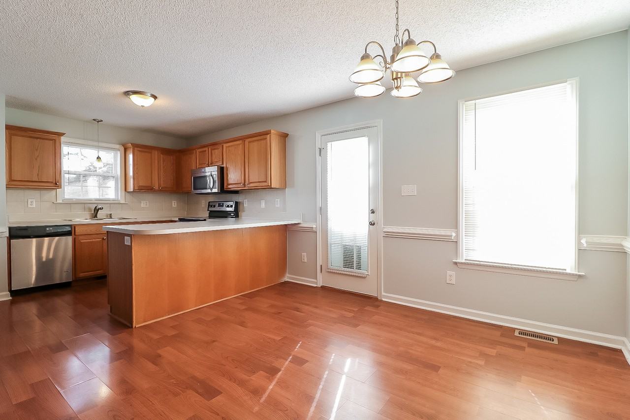 928 Shannondale Dr - Photo 6 of 18