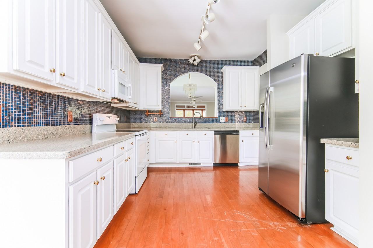 1936 Castle Pines Dr - Photo 4 of 19