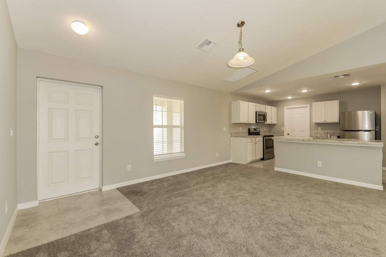 2916 42nd St Sw - Photo 3 of 16