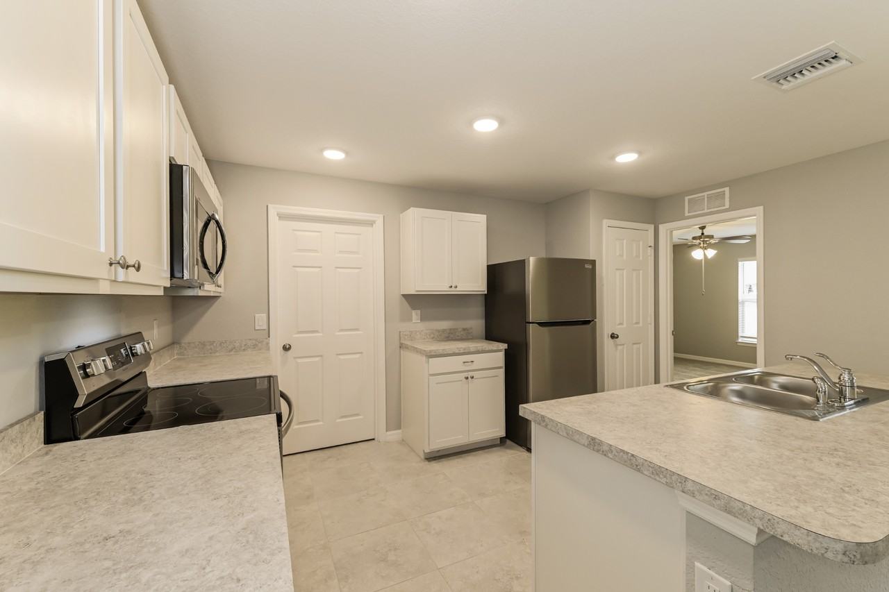 2916 42nd St Sw - Photo 6 of 16
