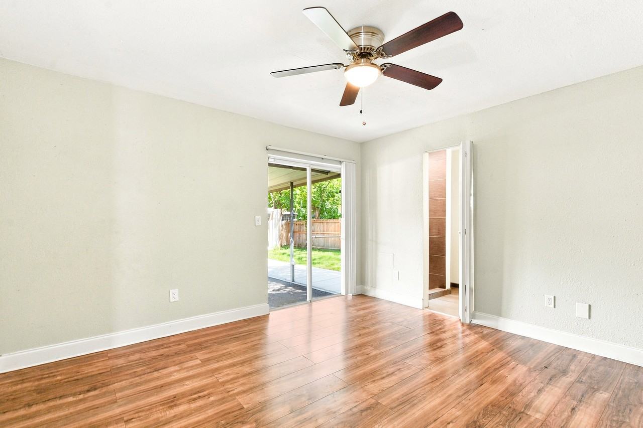 209 Banyan Ct - Photo 7 of 17
