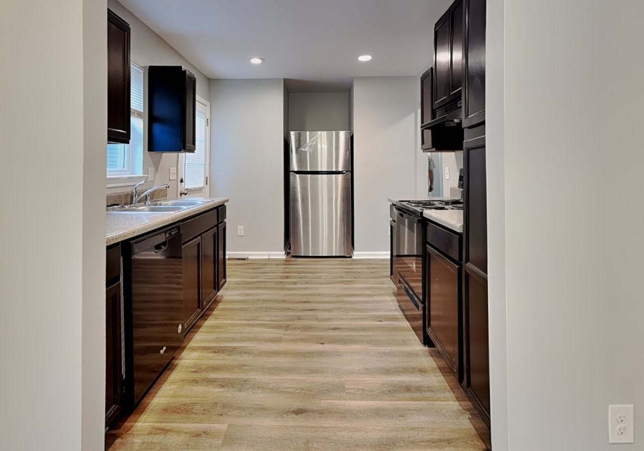 417 E Hinton St - Photo 4 of 17