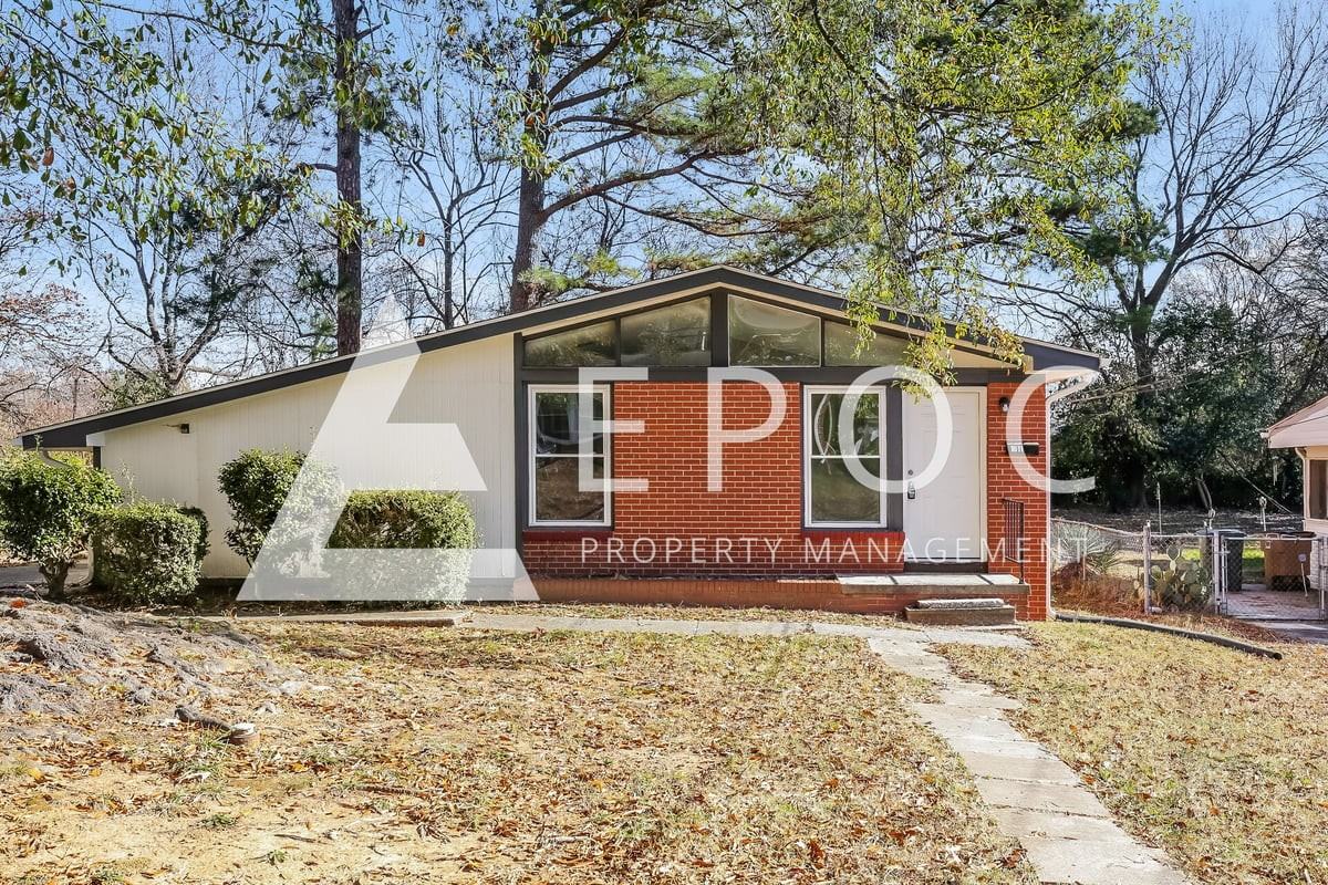 1611 Dunbar St - Photo 2 of 13