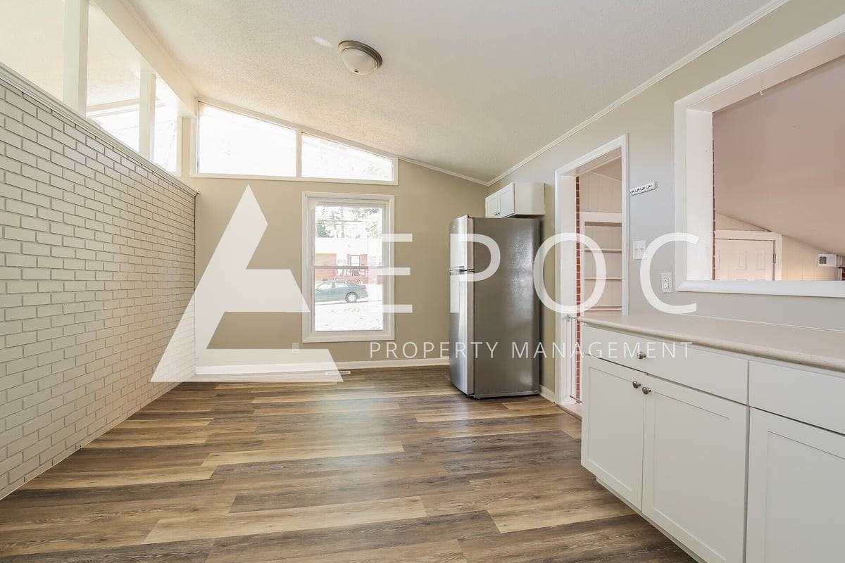 1611 Dunbar St - Photo 7 of 13