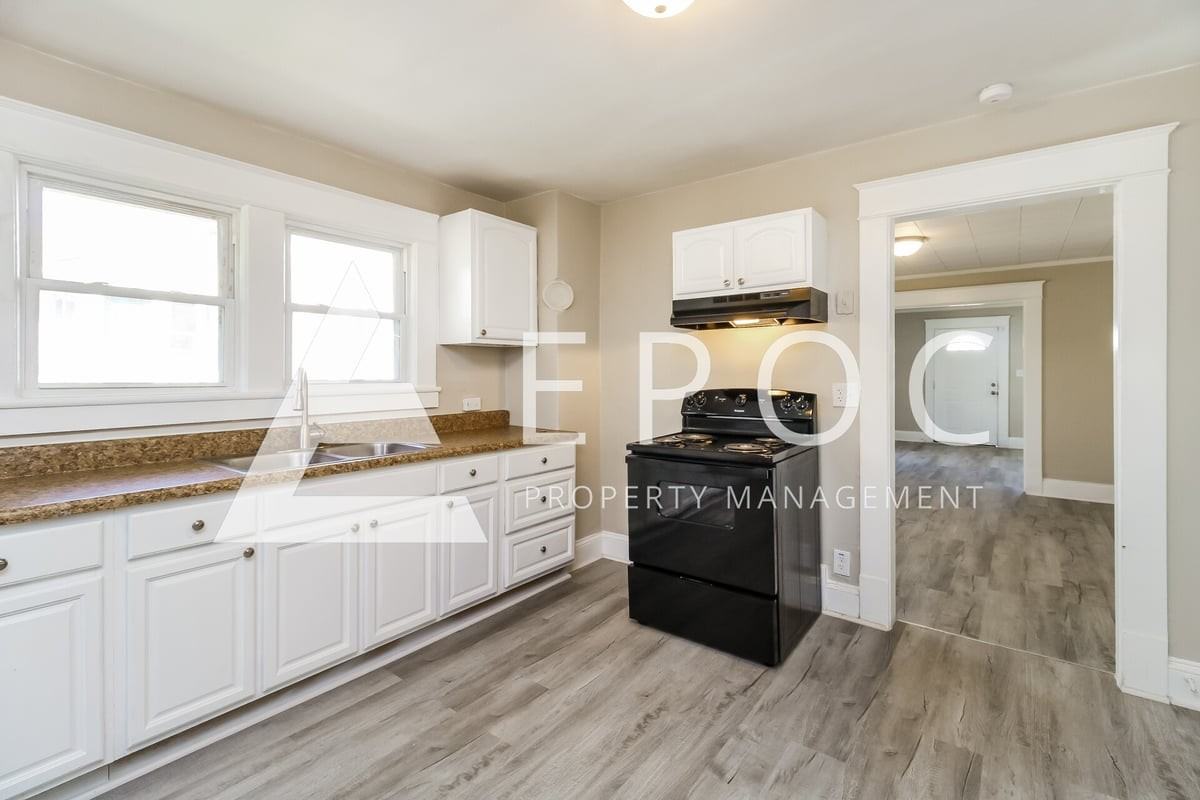 910 Caldwell St - Photo 3 of 13