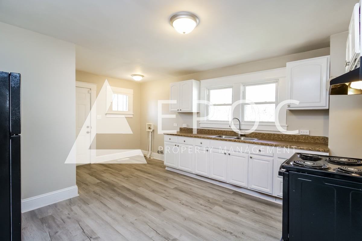 910 Caldwell St - Photo 4 of 13