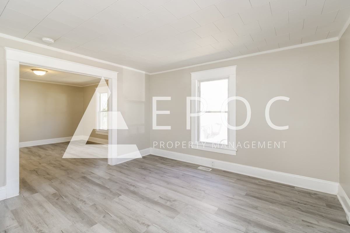 910 Caldwell St - Photo 5 of 13