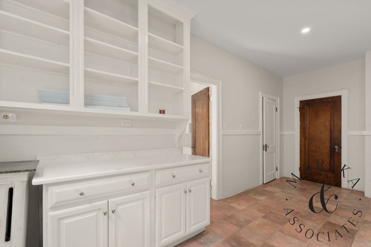 67 Green St - Photo 4 of 25