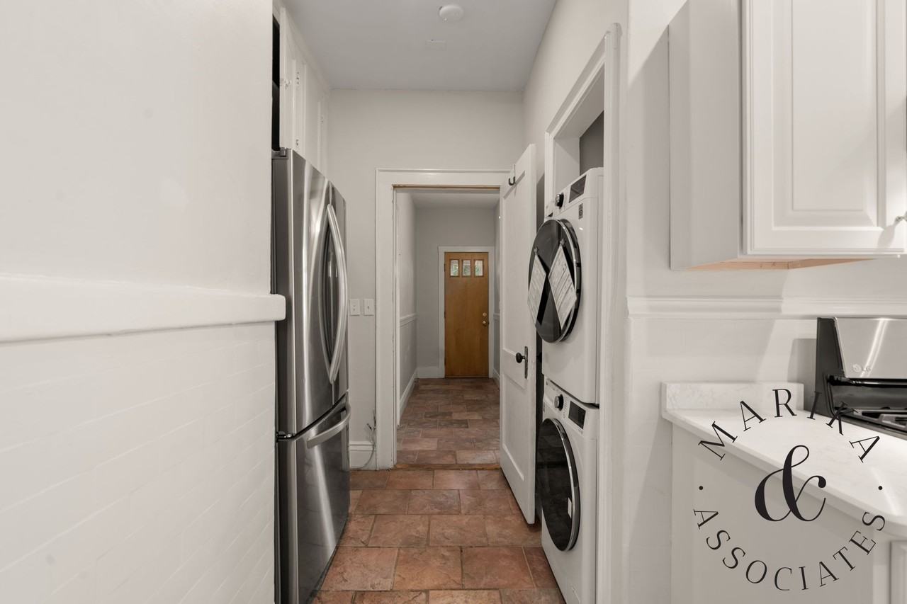 67 Green St - Photo 5 of 25