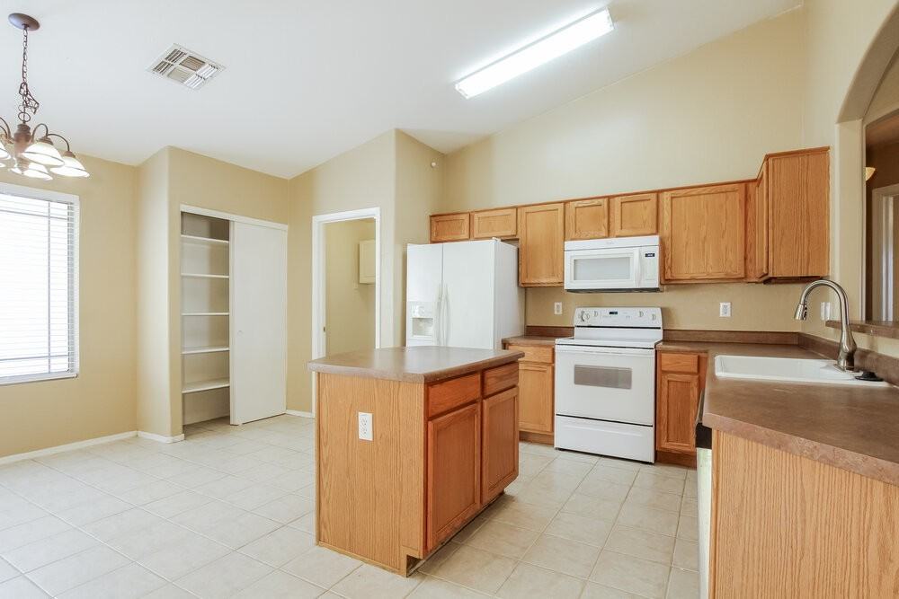 702 S 108th Pl - Photo 6 of 16
