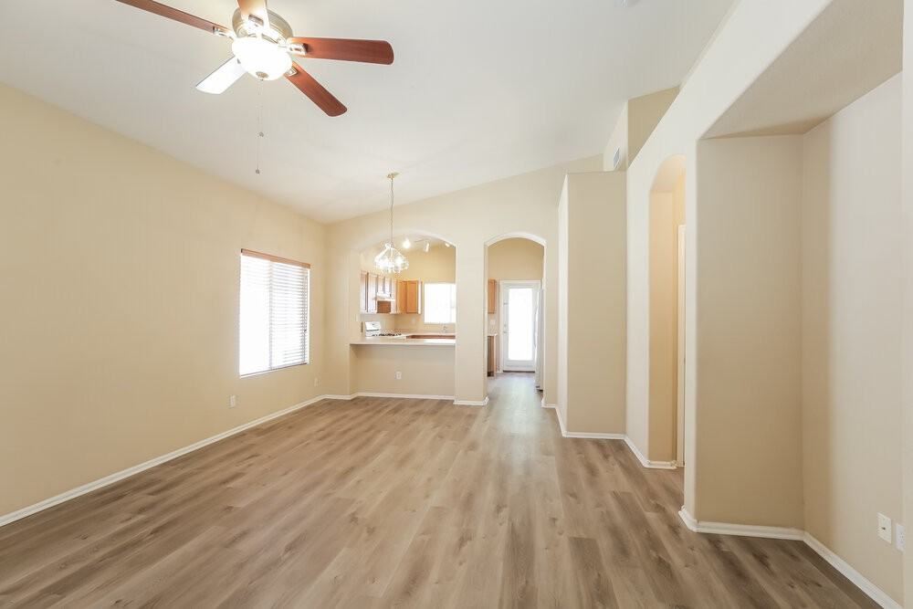 15616 W Magnolia St - Photo 4 of 16