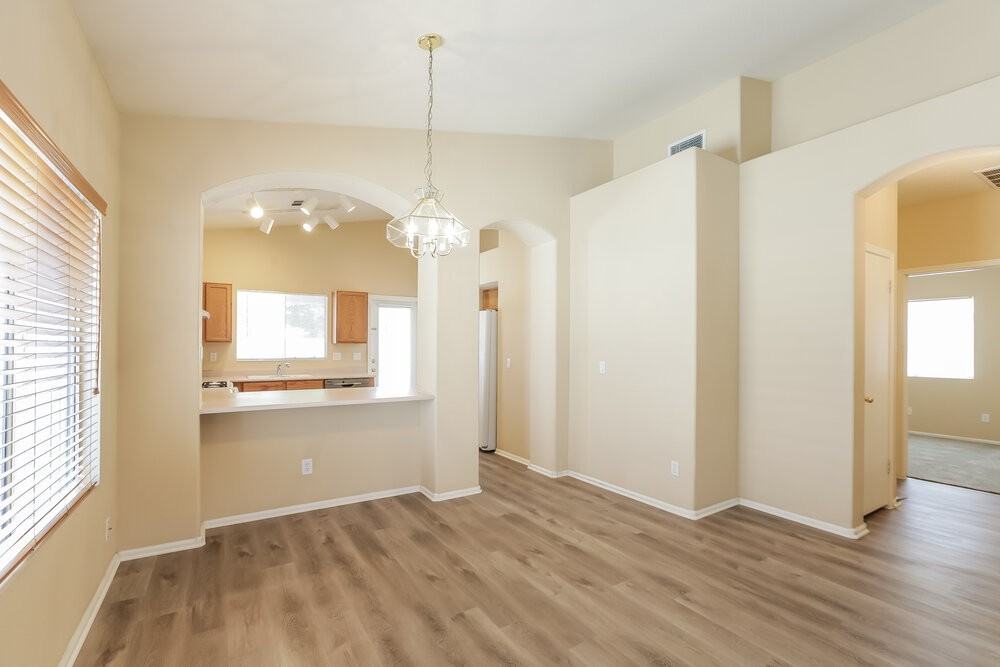 15616 W Magnolia St - Photo 7 of 16