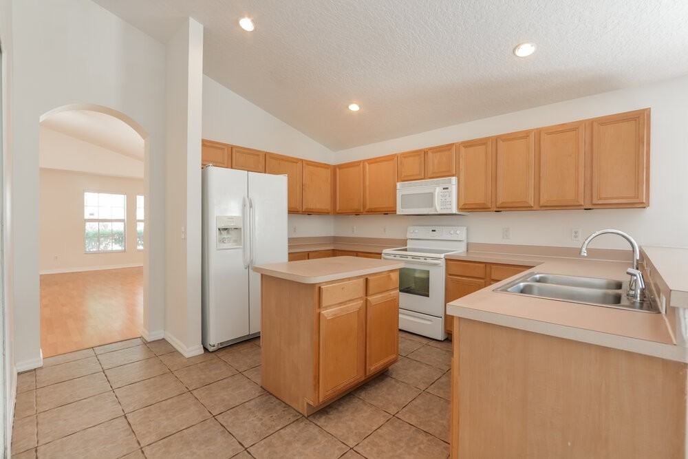 14308 Verano Dr - Photo 5 of 17
