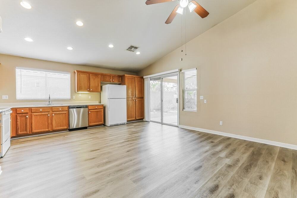 2405 E Browning Pl - Photo 3 of 16