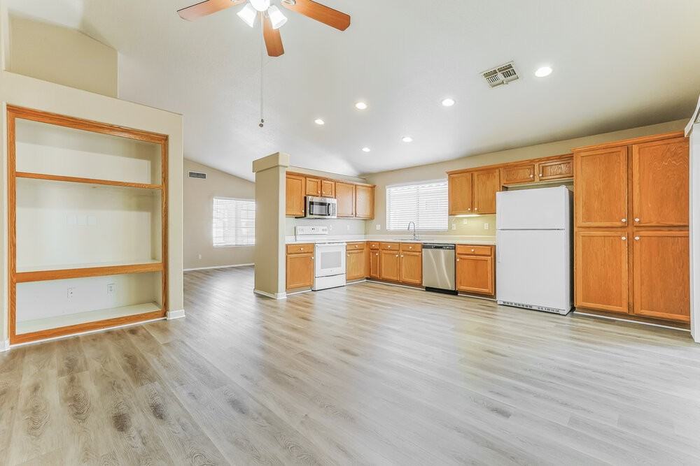 2405 E Browning Pl - Photo 4 of 16