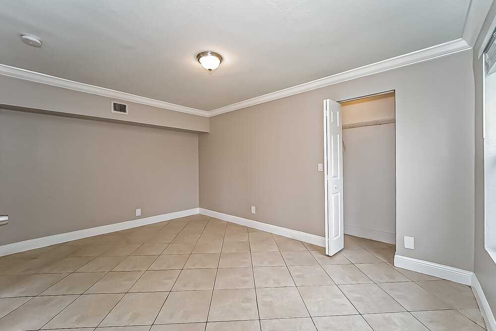 1340 Nw 19th Ave - Photo 4 of 16