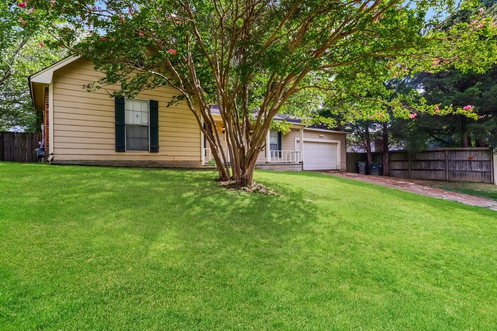 7055 Shadow Oaks Dr - Photo 2 of 25