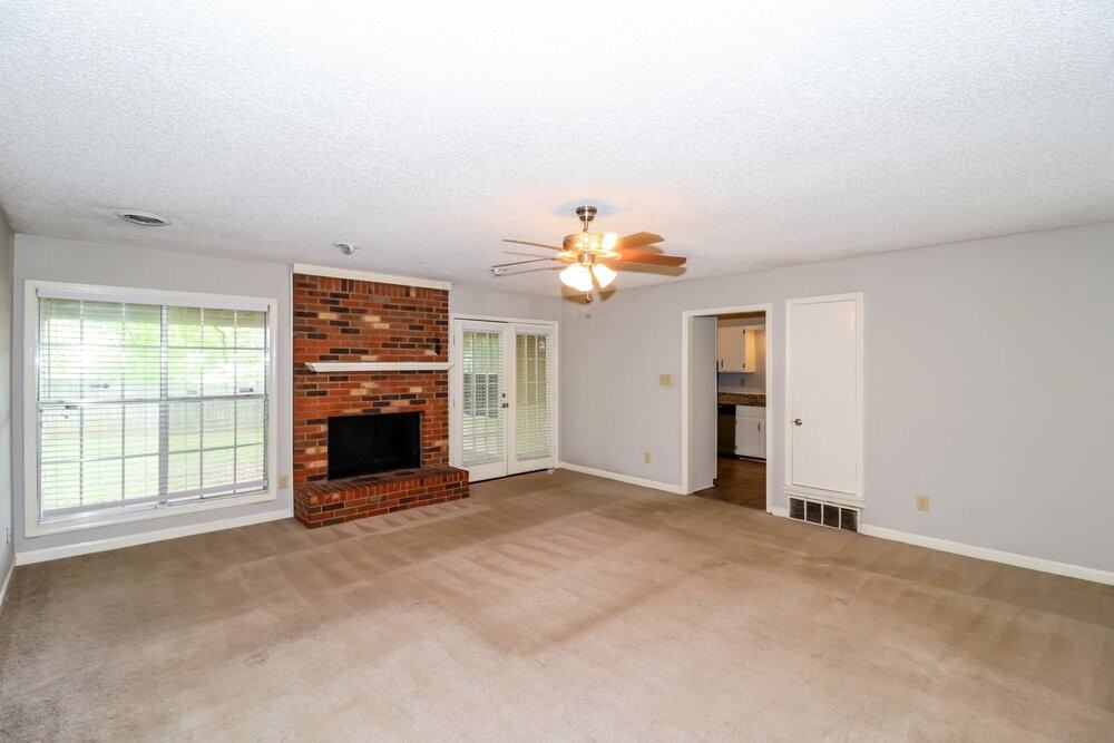 7055 Shadow Oaks Dr - Photo 4 of 25