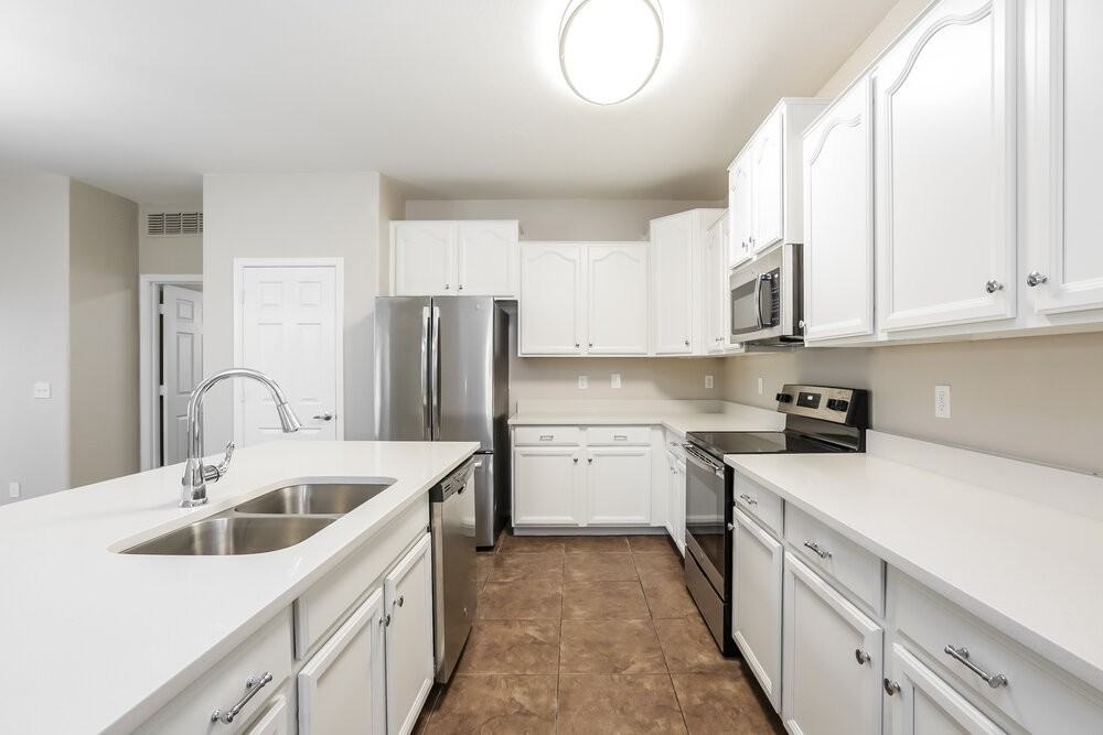 3912 S 101st Ln - Photo 6 of 16