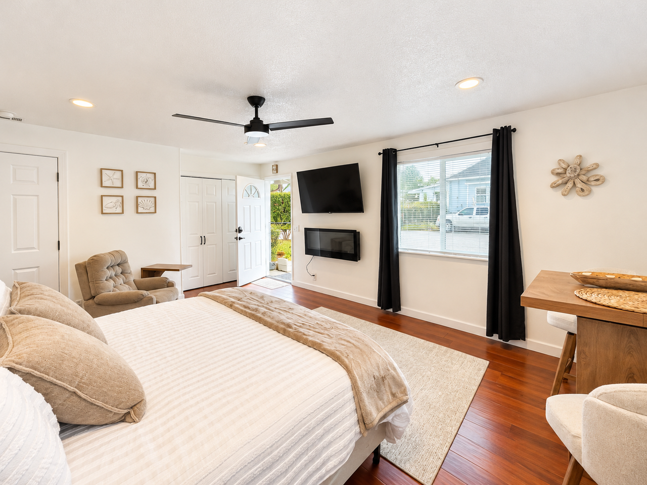 744 Stewart St - Photo 3 of 12