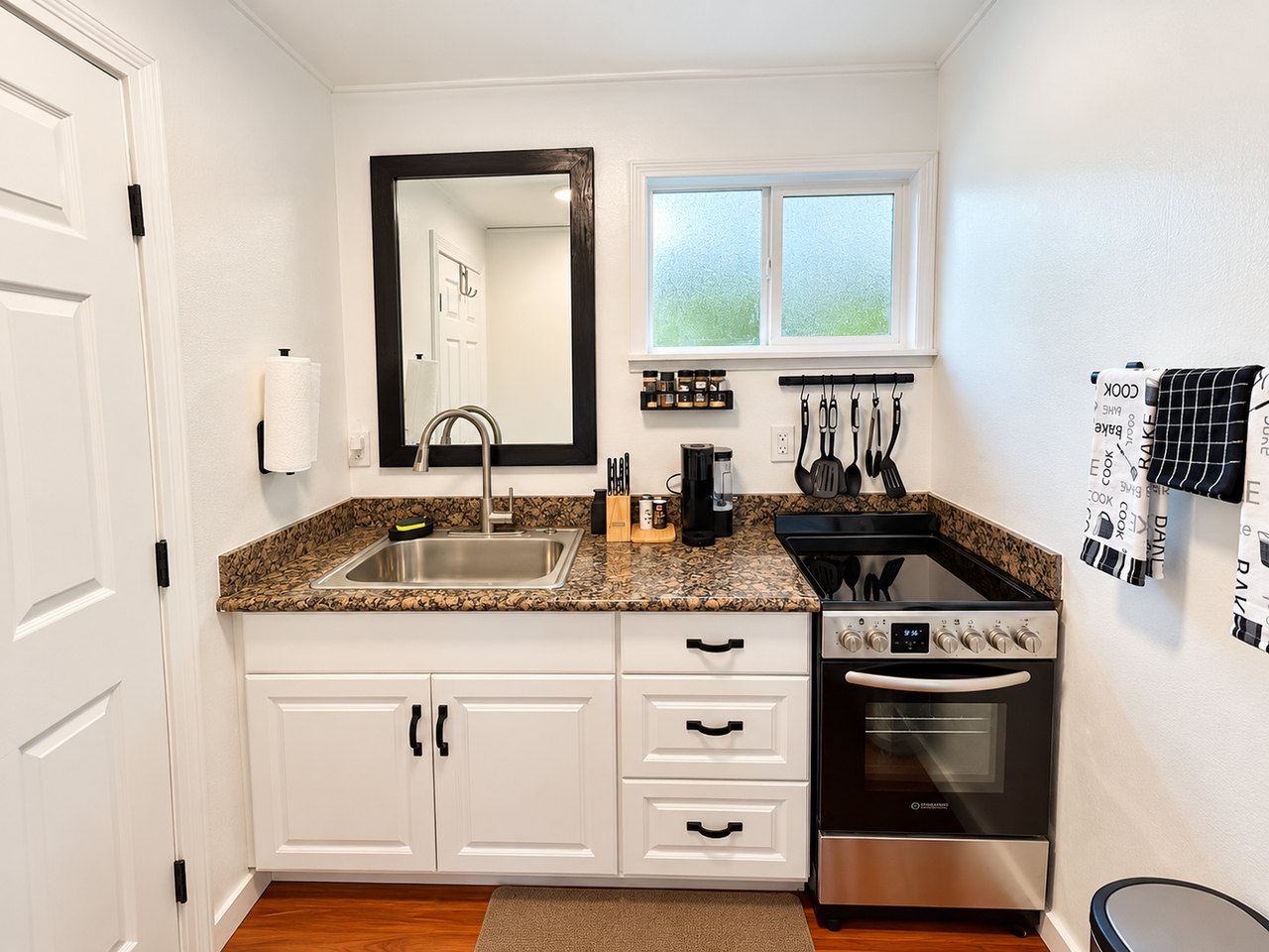 744 Stewart St - Photo 5 of 12
