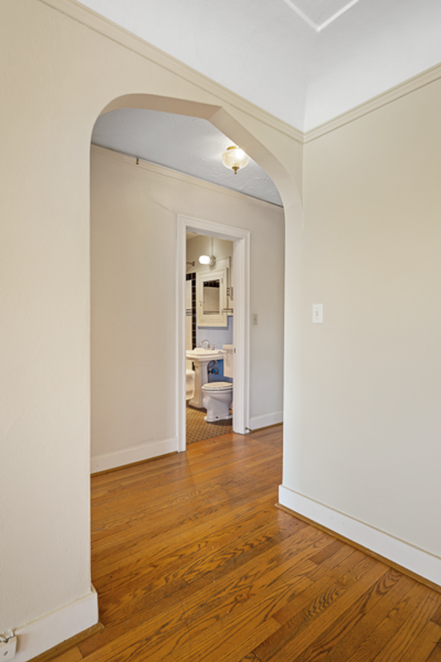 Astor Court Apartments - Photo 5 of 14