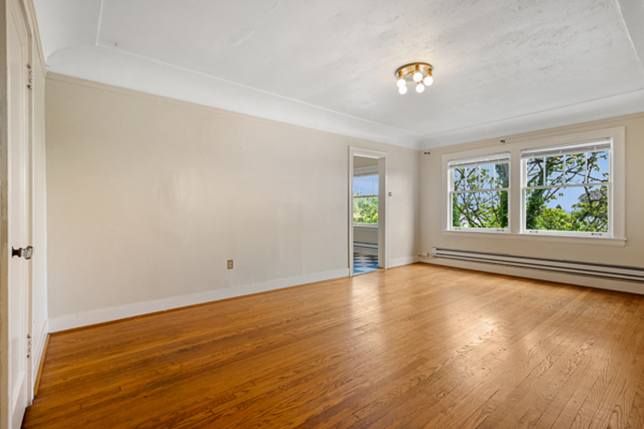 Astor Court Apartments - Photo 6 of 14