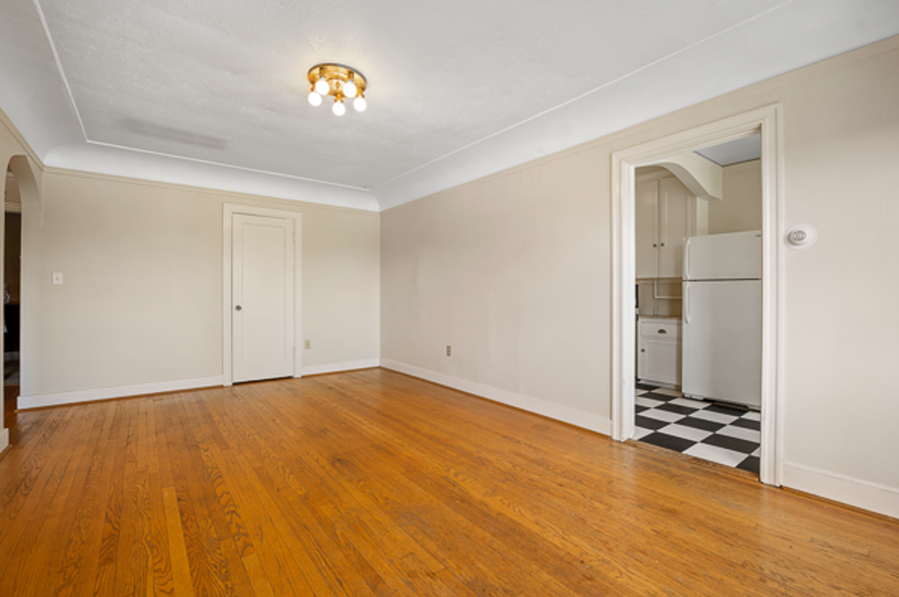 Astor Court Apartments - Photo 7 of 14