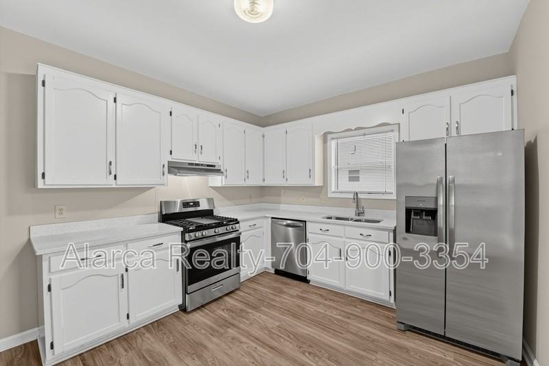 525 Church St - Photo 3 of 25