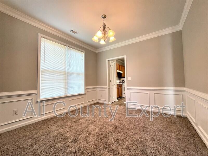 2370 Temple View Ct - Photo 3 of 26