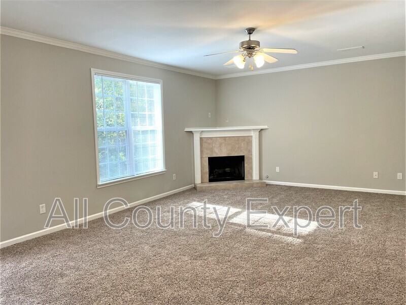 2370 Temple View Ct - Photo 4 of 26