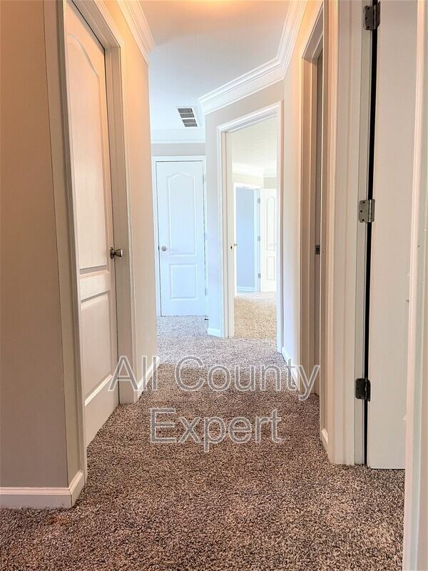 2370 Temple View Ct - Photo 6 of 26
