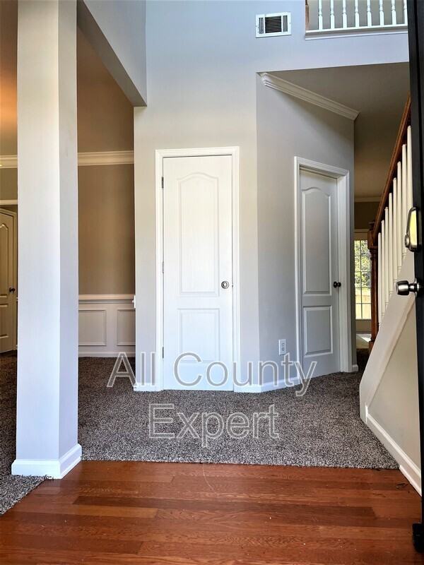 2370 Temple View Ct - Photo 7 of 26