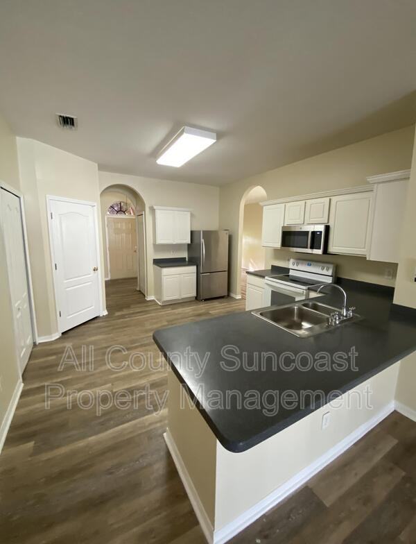 10703 Northridge Ct - Photo 3 of 21