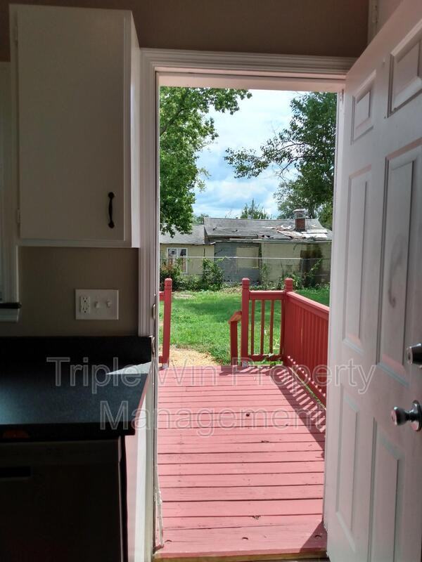 236 Wachtel Ave - Photo 5 of 38