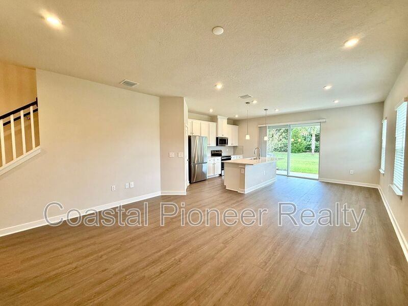 12506 Amber Creek Cir - Photo 7 of 44