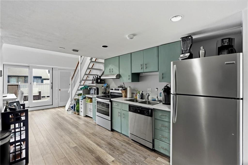 122 Swinburne Row ##2 - Photo 3 of 29